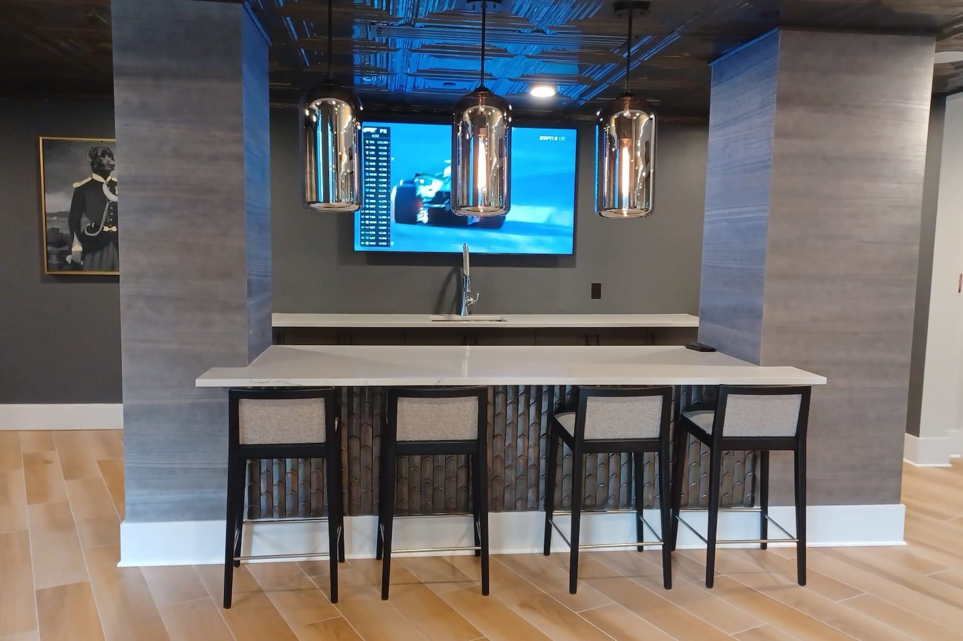 5201 Congress bar area